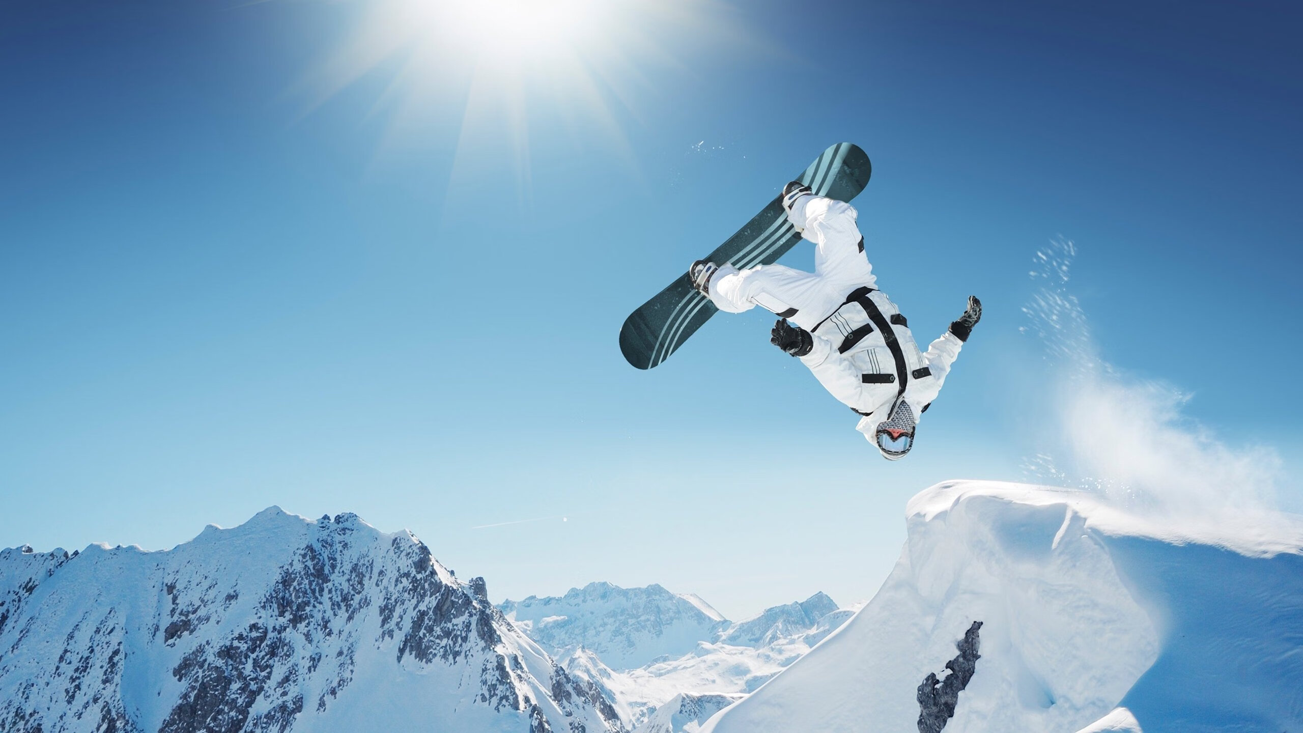 “2025世界运动会：高新体育中心武术赛场气氛紧张，选手拼劲力”