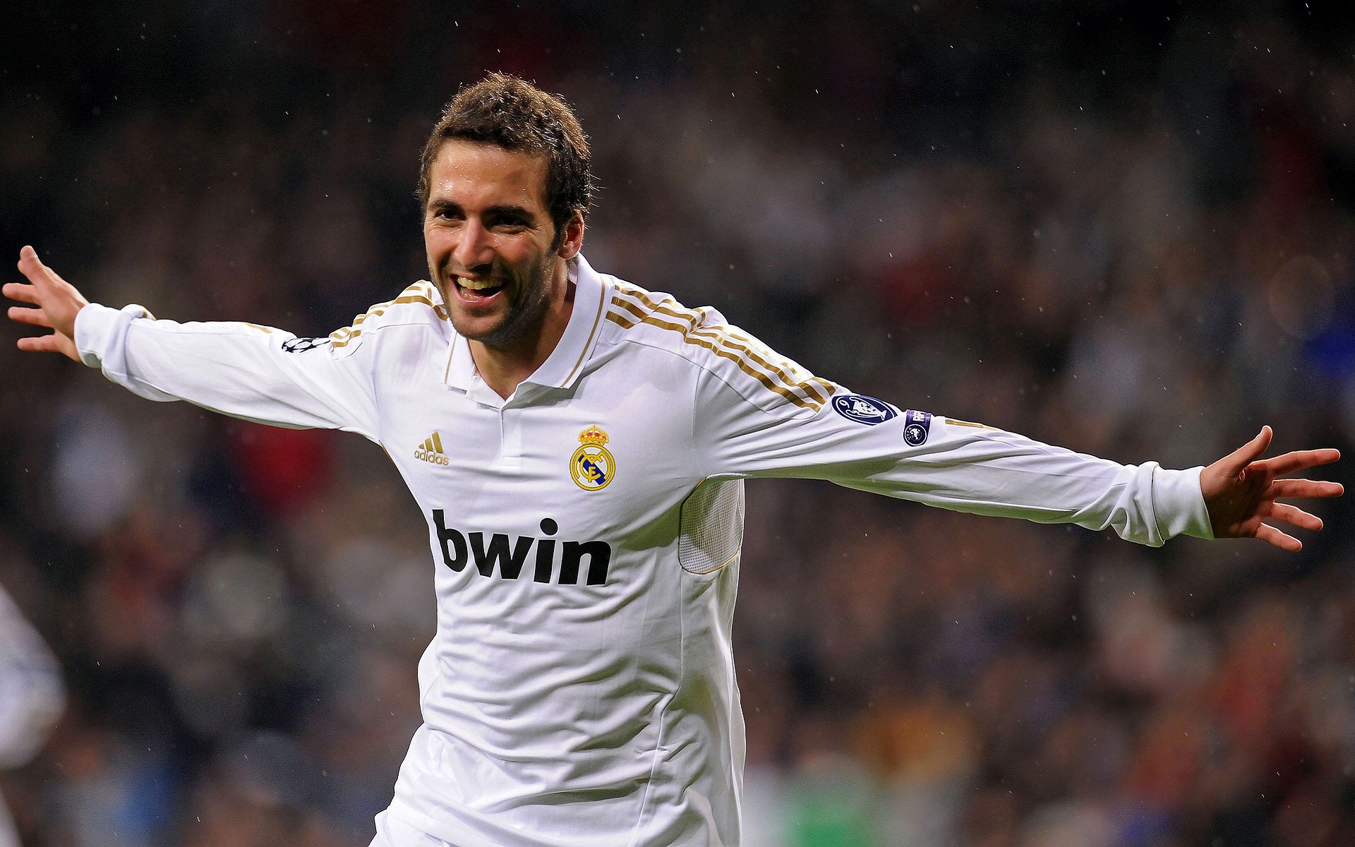 “2025世界运动会：高新体育中心健力赛场，选手力量与技术的结合”