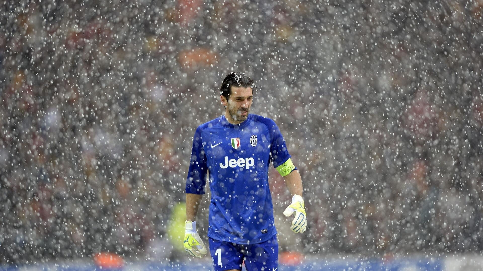 “三叉湖飞盘赛：空中飞盘与极速传球的完美碰撞”